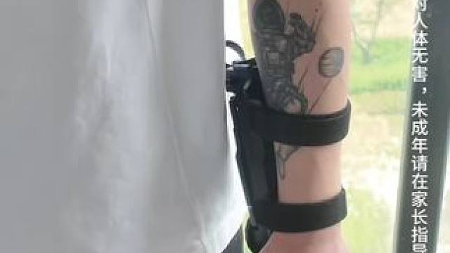 没有男生会拒绝这么酷的袖剑吧~ #有男生会拒绝这个玩具吗 #酷炫
