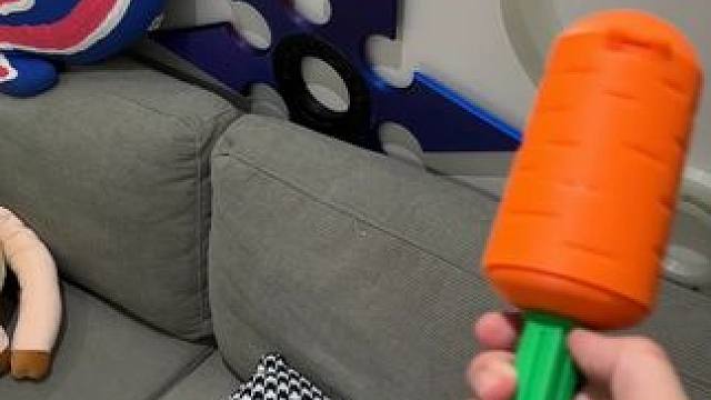 没有男生会拒绝这么好玩的萝卜剑吧~ #有男生会拒绝这个玩具吗 #玩个很新的东西