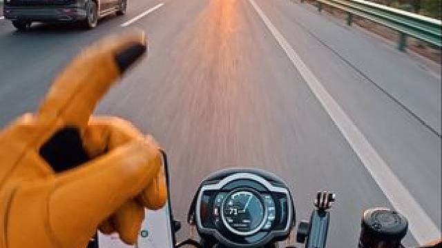 ️摩托车的快乐，究竟谁懂啊～ #英伦凯旋 #凯旋大攀爬 #每个男人都有一个机车梦 #第一视角 #感觉