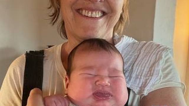 挪威的老人不会帮忙带孩子，就算帮也只会是几个小时#日常volg #海外日常 #英式理容 #霍金斯发油