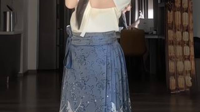 嘘！别出声 本猫妖在你这躲一躲～ #向全世界展示古典舞 #马面