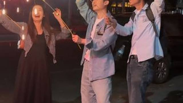 发小十多年没和女生说过话，这出来一趟感觉性格慢慢开朗多了 #互帮互助 #友谊 #发小