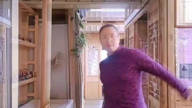 【祝福天下母亲节日快乐】女人爱自己就像欣赏自己身体的舞动，永远懂得点亮自己一样～母亲的伟大在于点亮自