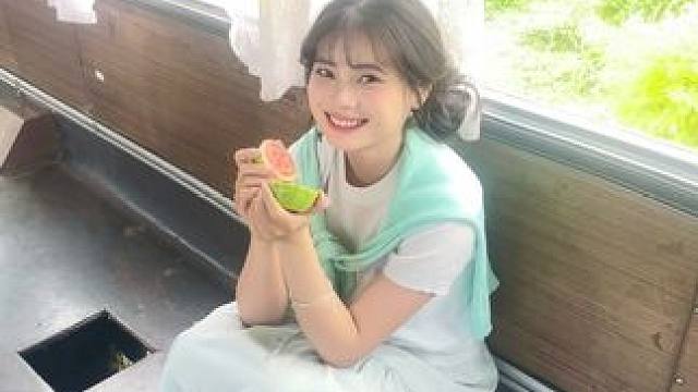 空气像青苹果，公车开满花朵#ccd #青苹果拍照 #夏日氧气感照片 #创作者中心 #创作灵感