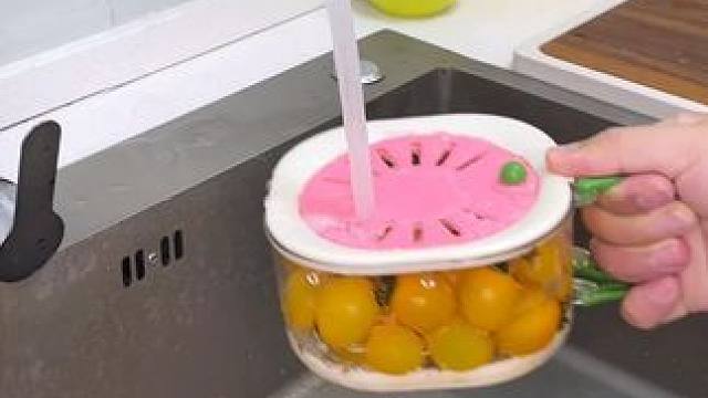 以后洗水果蔬菜就用这个沥水篮，手都不沾水，洗完直接沥水，方便又省事#沥水篮