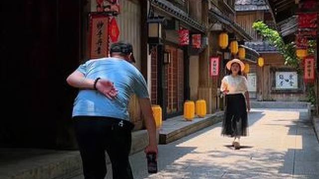 古镇游玩这样拍太美了，简单易学又高级#手机运镜 #拍出电影感 #古街古巷 #一镜到底