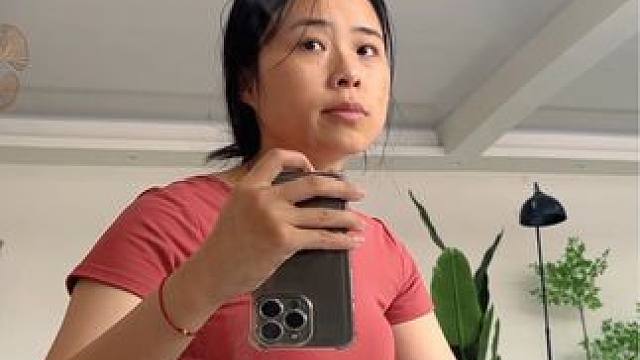 带大家看看我减肥30斤的变化，与其焦虑不如赶快行动起来，别整那么多没用的，每天200个，这个夏天你想