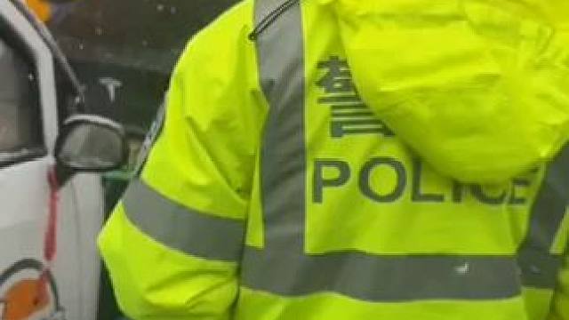 大妈：我人老 实话不多 