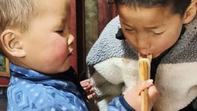 大双对老大挺好。#农村娃