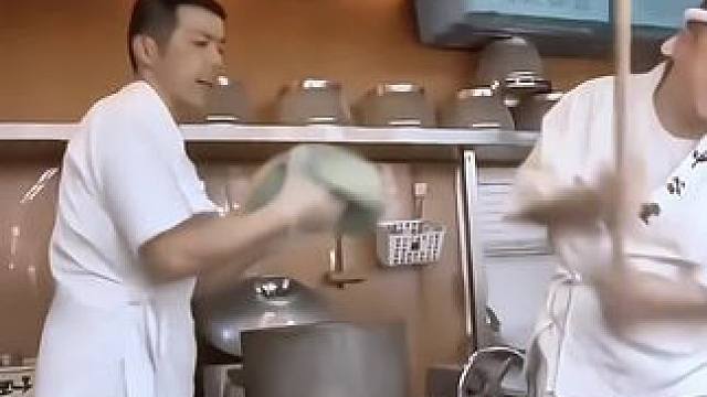 老外们想要效仿我国制作#榴莲冰粽 ，但看完加工过程却傻眼了#榴莲粽子 #冰粽 #软糯香甜 #科普