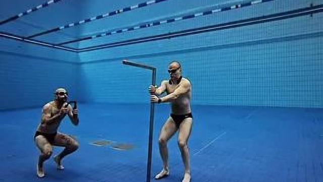 好玩的自由潜水耗氧训练，水下潜水跨栏 #潜水 #自由潜水 #游泳 #游泳训练