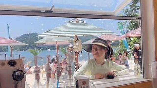 #冲浪小镇 #是live也是life #夏天该有的样子 #摩托艇 #香蕉船 ..成为这个夏天第一批玩