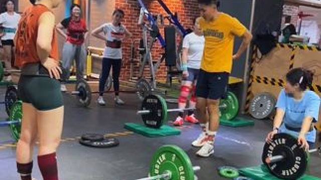 Tough Guy健身俱乐部—Crossfit团课
A：硬拉训练（窄拉+宽拉）30分钟
B：15mi