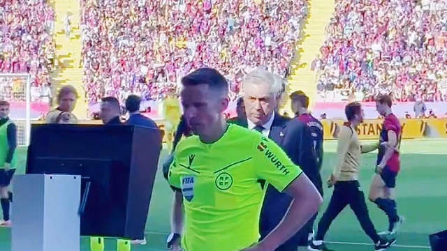 安切洛蒂一旁见证！裁判观看var之后认定