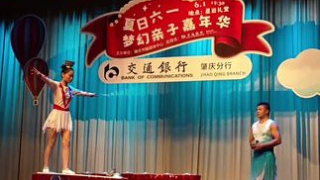  每一个魔术效果都让孩子们瞪大双眼，满是好奇与惊叹。来广州《小丑魔术嘉年华》，让孩子近距离感受魔法的