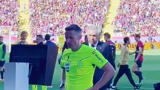 安切洛蒂一旁见证！裁判观看var之后认定