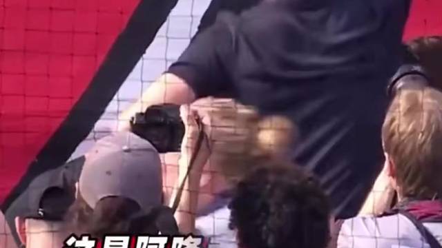 这一刻，足球的魅力具象化了