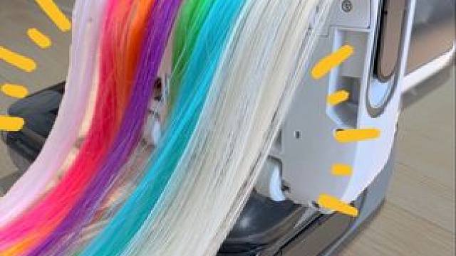 不想让洗地机缠头发，那不要让头发绕上滚刷不就行了，这么简单的问题，终于有洗地机的设计师想明白了，石头