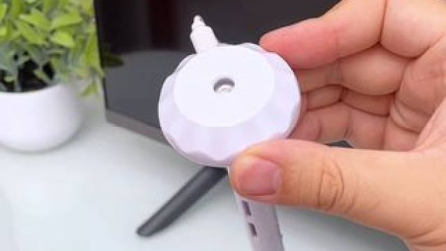 拧在水瓶上就能用的加湿器你见过嘛?小巧便槜很安静，出门带上也方便。#水瓶加温器 #甜甜圈加湿器