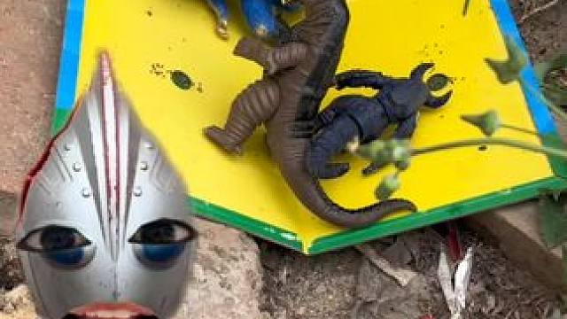 奥特曼抓黄鼠狼没抓到竟然抓到几个小怪兽#奥特曼 #奥特曼玩具 #儿童玩具