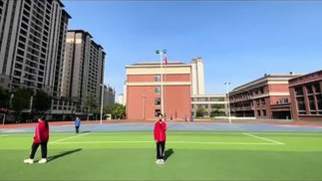 升旗仪式虽然短暂，但意义深远，在国旗下演讲，这是成长路上很有意义很光荣的时刻。加油吧少年！