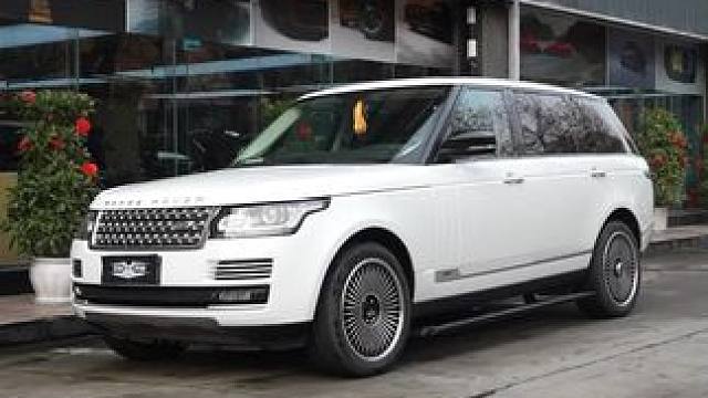 20多万开揽胜！白色新款外观搭配爱马仕橙内饰这也太高级了吧！#路虎揽胜 #揽胜老改新 #成都路虎王