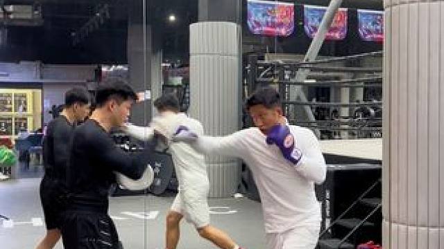 拳击基本功练习 初学者必须拳击的七种后直拳练习#基本功练习 #实用拳法 #拒绝校园霸凌 #新手格斗动