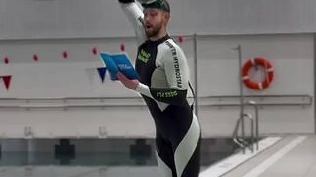 四种游泳姿势陆地演示｜专业的游泳教练每个泳姿都得心应手！ 你更喜欢哪一种泳姿？ #蝶泳 #蛙泳 #游