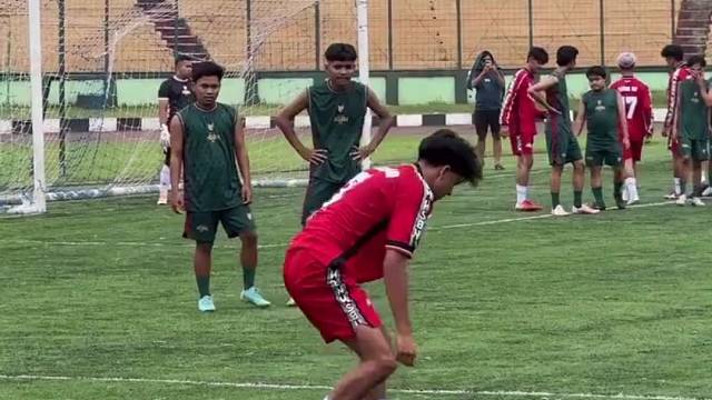 看足坛王者巅峰时期任意球射门