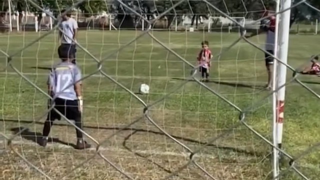 球进不进无所谓，庆祝必须到位