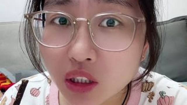 #关晓彤左手无名指上戴戒指 #关晓彤 #鹿晗关晓彤 #万万没想到