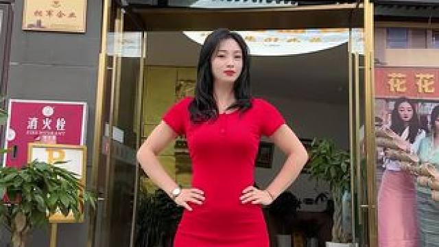 这么硬的曲，我这老板娘也跳一个#初来乍到 #自创舞蹈