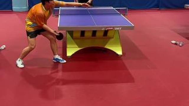 新手刚刚拿起键盘，老粉已经在等战歌了 #乒乓球 #不会摆短的润东