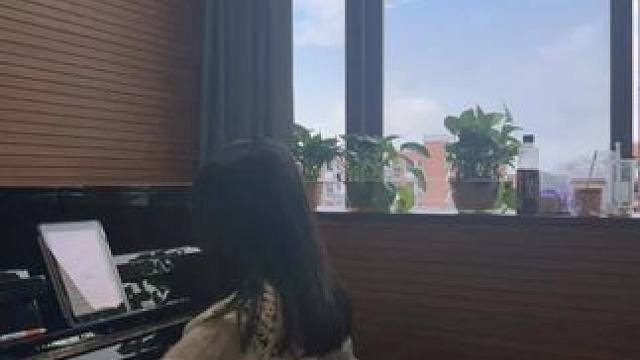 做老师最开心的瞬间-学生说想听诀别书 弹的时候感受到学生的眼睛在发光(又来考验我手速了（视奏）)
#
