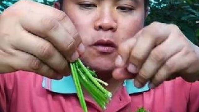 鲜辣凉拌️酱油生腌虾大把茴香 #泰国吃播视频 #泰国大叔 #泰国美食 #泰国生活 #内容启发搜索