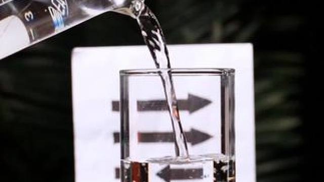 与其让孩子沉迷虚拟设定的手机游戏，不如陪他玩转这些真实现象的科学小实验，从小种下科学的种子 #物理启