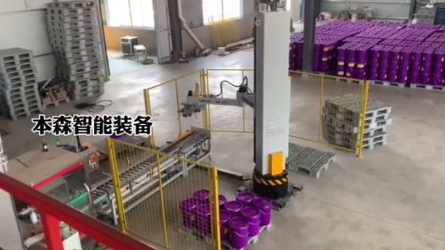 水性工业漆注意事项：
配套体系：通常需搭配水性底漆
（如磷化底漆）以提高附着力。#水性工业漆机械手堆