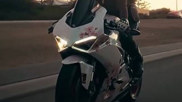 每一段路，都是风景；每一步，都是成长。#杜卡迪v2 #机车小姐姐