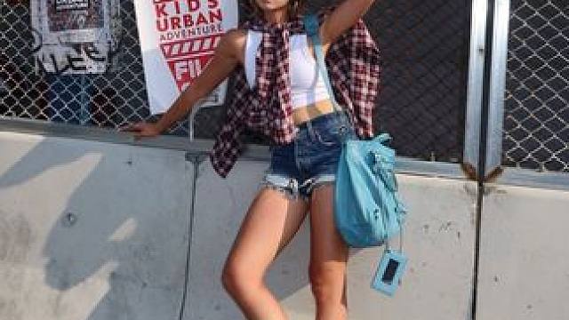 当你周末想宅在家时…你的灵魂going to high#ootd #爱自在就站你#梅丽莎ella齿轮