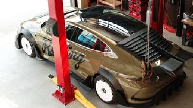 废土风居然能用在电车上面 #汽车摄影 #大玩具 #电影感镜头 #汽车文化