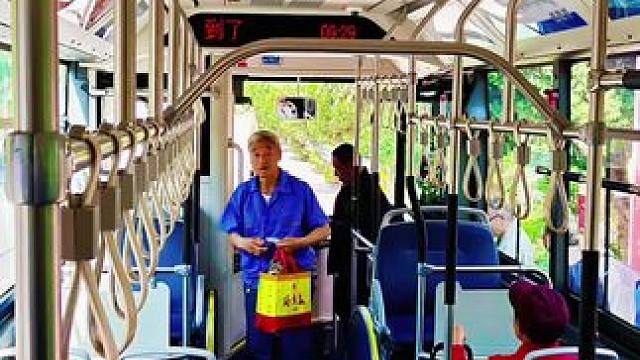 #农村生活 #公交车 #用心去扑捉每一个瞬间的美好，你会发现生活中充满了惊喜与希望。由于济南公交实行