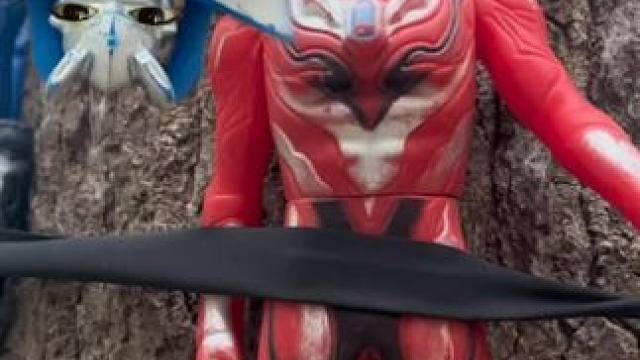 奥特曼怎么被谁用绳子捆树上了地下还发现了一个怪兽面具#奥特曼 #奥特曼玩具 #儿童玩具