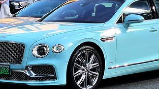 绿牌的宾利飞驰，开上它，真的很有牌面吗？#宾利飞驰 #宾利飞驰混动 #dou是好车