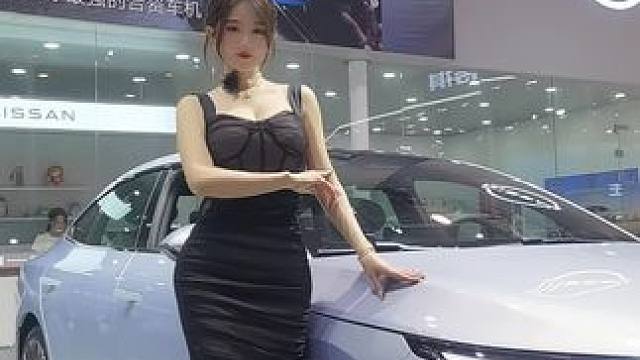 张君雅VIVI来车展了 