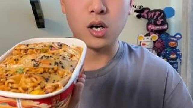 总感觉自己中奖了#烤冷面 #螺蛳粉 #淀粉肠