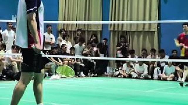 快来选择你的巅峰赛英雄！ 一年一度的福建师范大学羽毛球校赛又开始啦！常规赛结束之后前几名会进入巅峰赛