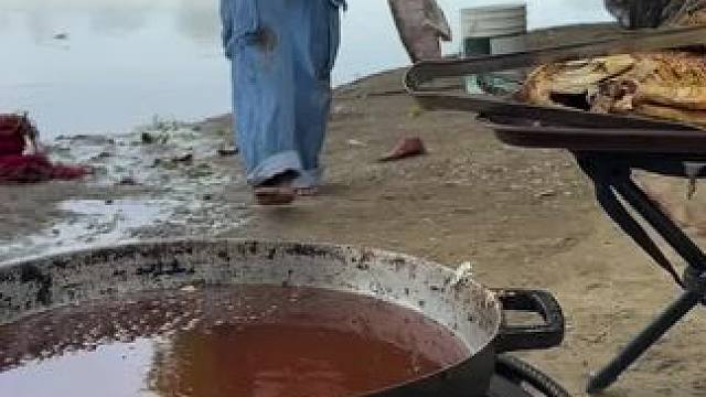 户外炸鱼 #东南亚美食 #内容启发搜索 #我的乡村生活 #东南亚矮子老婆