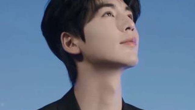 这怎么不算是轻舟已过万重山呢！#张凌赫  #张凌赫红气养人的具像化