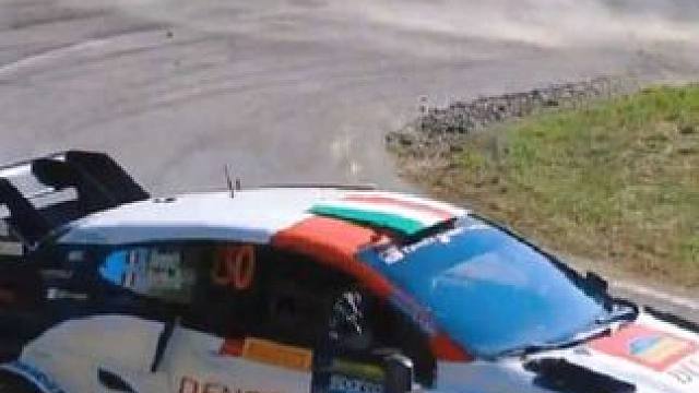 作为拉力赛视觉焦点，U型弯彰显着车手操控功底，第几位的表现让你眼前一亮！#wrc拉力赛#漂移