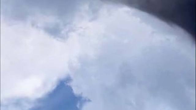 OMG！！！#危险瞬间 #闪电 #AI #视频效果无不良导向 #震撼场面